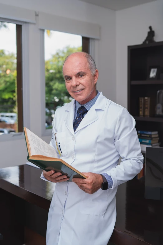 Dr. José Bento